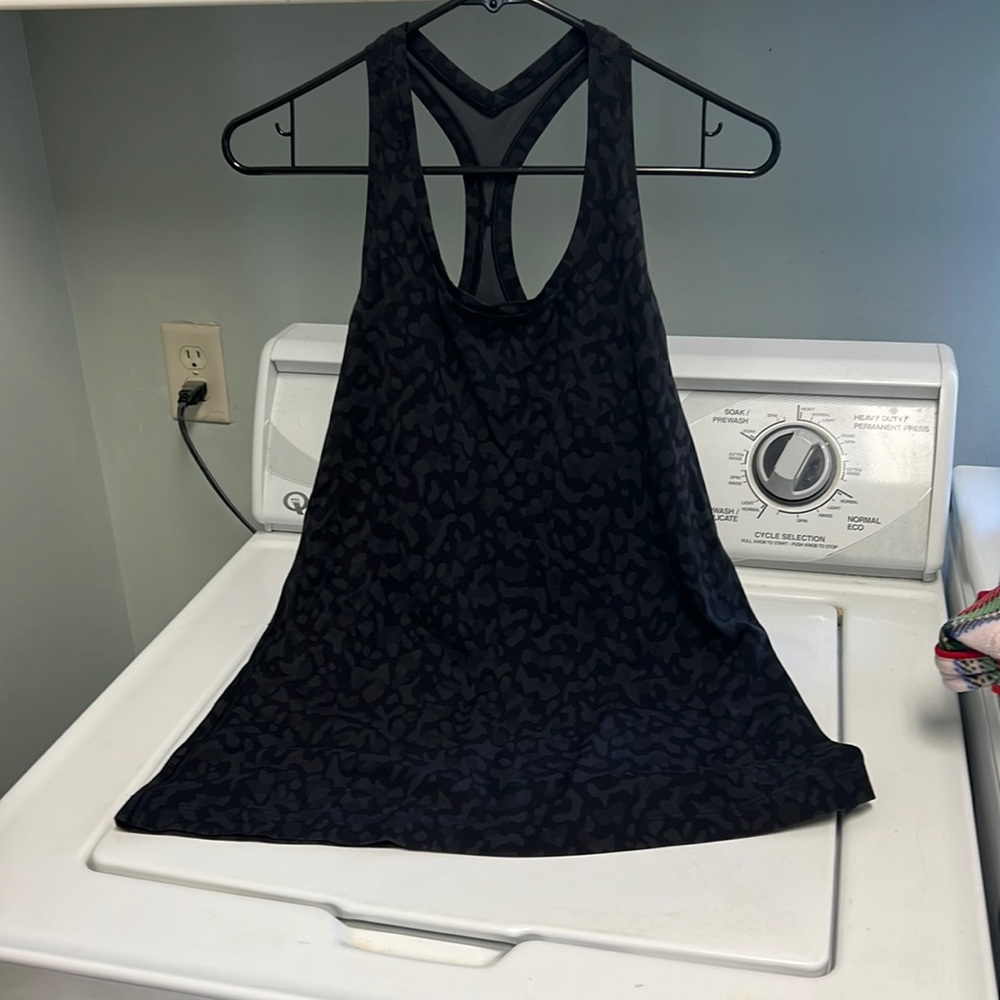Lulu tank top fitted, excellent used condition